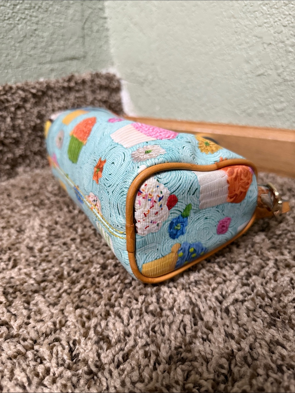 🦆 Dooney & Bourke - Cupcake Barrel Bag - light blue - Picture 5 of 14